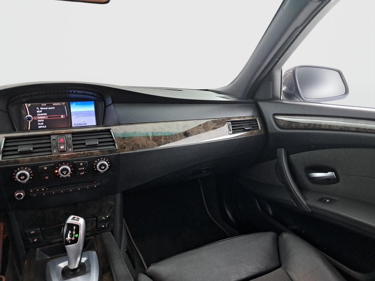 2010 BMW 5-SERIES - 11