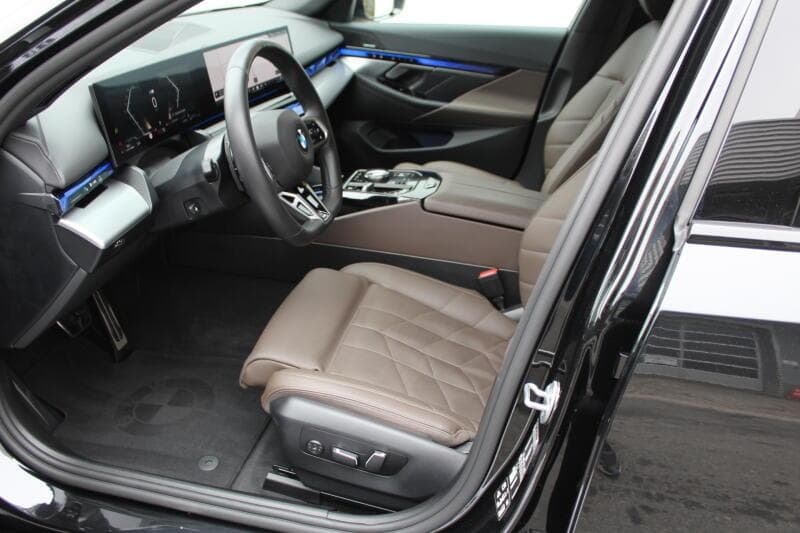 2025 BMW 5-Series - 4