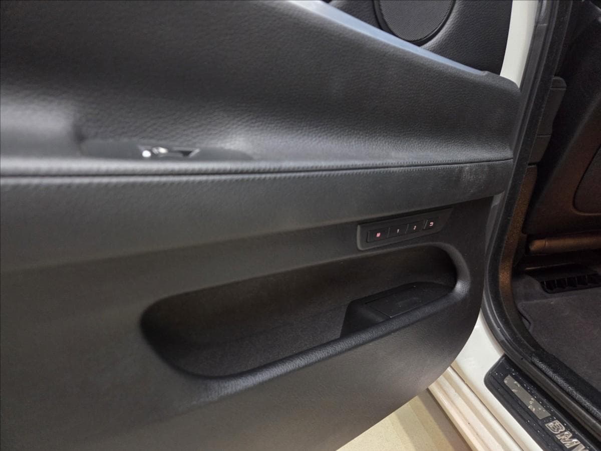 2011 BMW 5-SERIES - 19