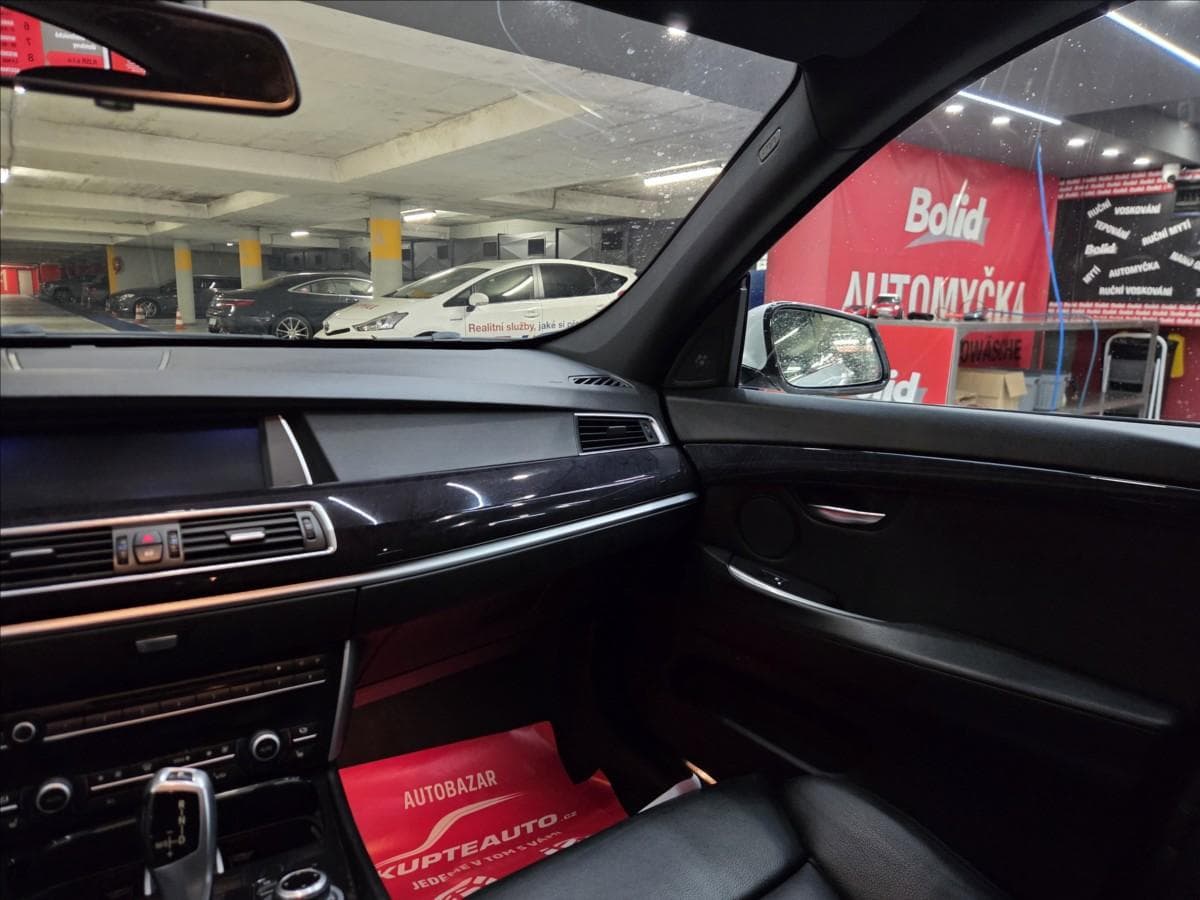2011 BMW 5-SERIES - 8