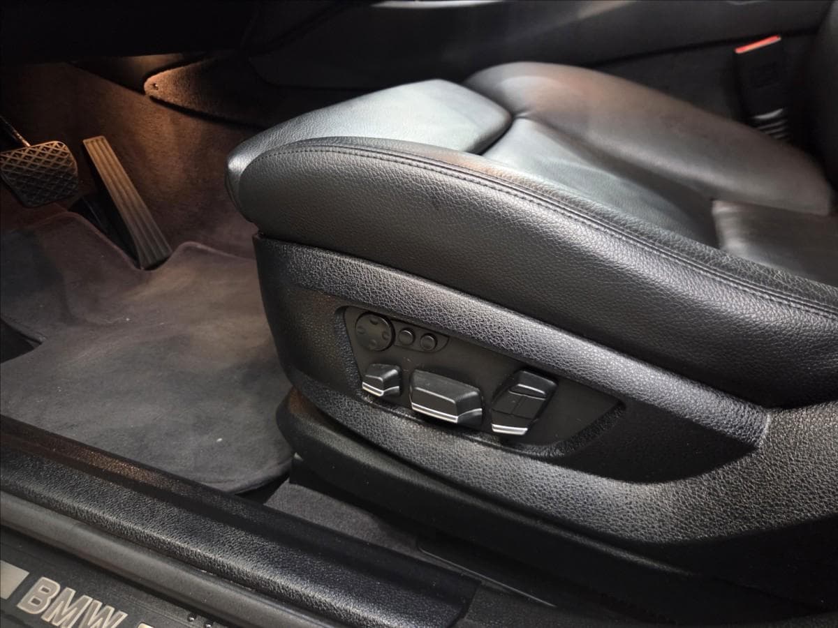2011 BMW 5-SERIES - 15