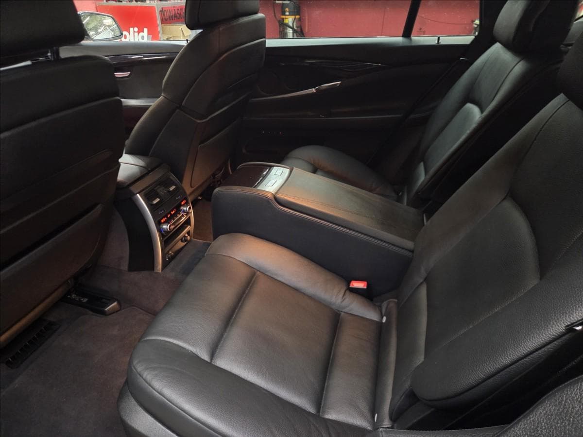 2011 BMW 5-SERIES - 14