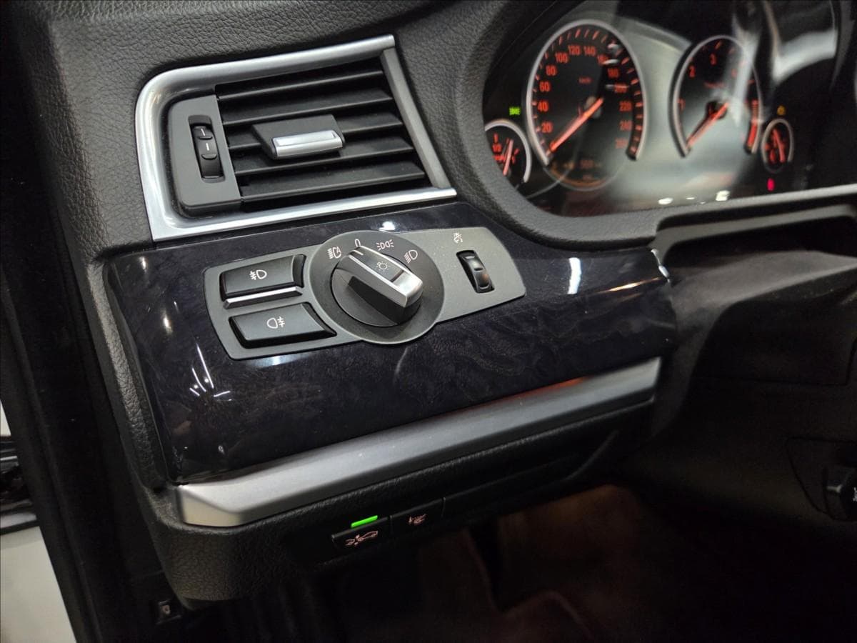 2011 BMW 5-SERIES - 16