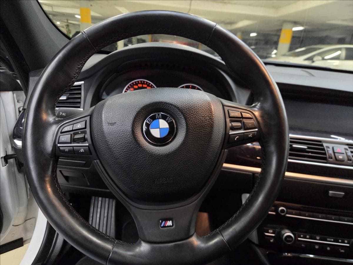 2011 BMW 5-SERIES - 10