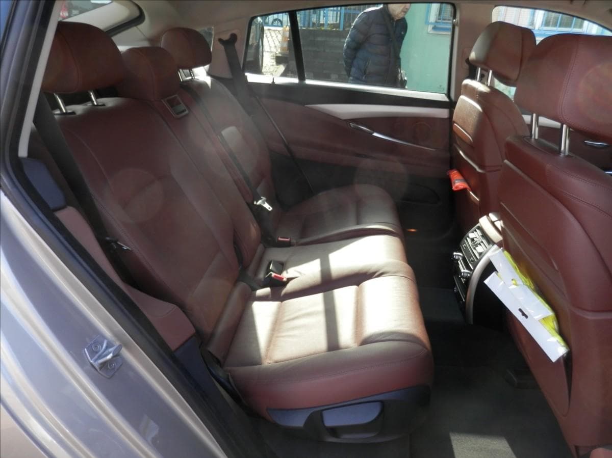 2015 BMW 5-Series - 17