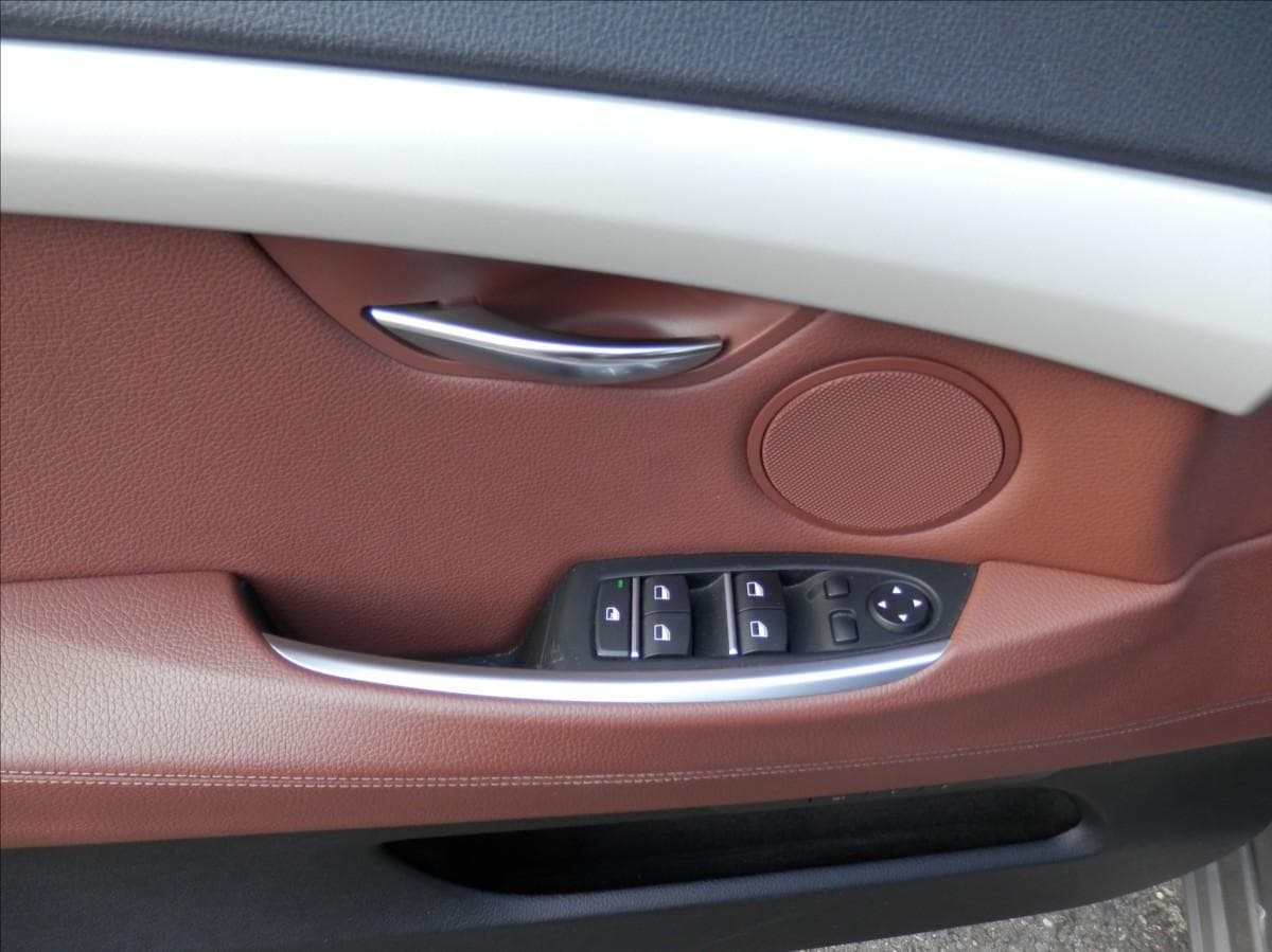 2015 BMW 5-Series - 8