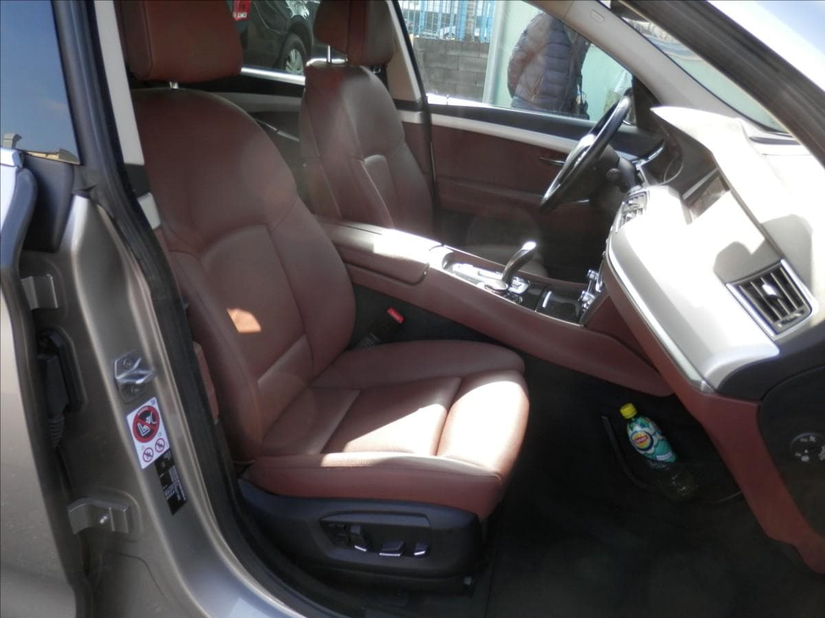 2015 BMW 5-Series - 18