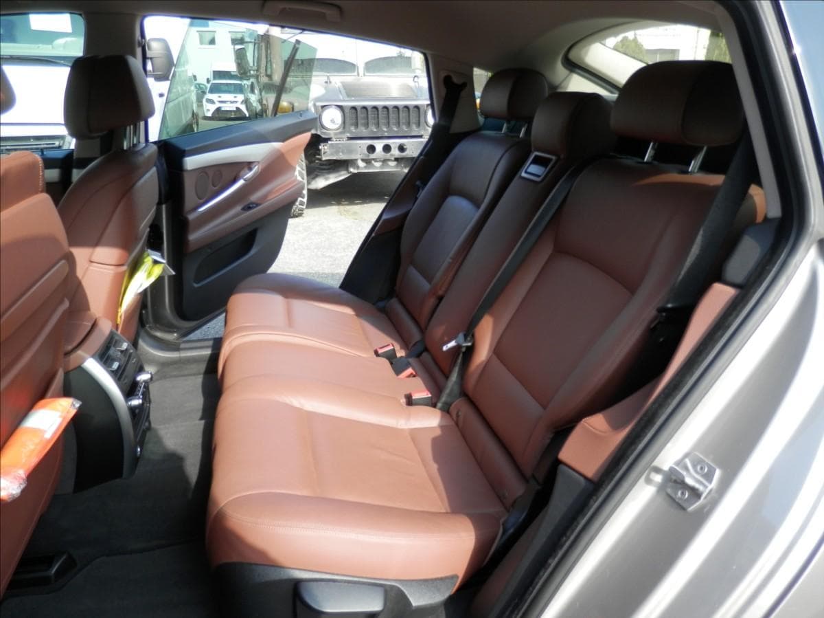 2015 BMW 5-Series - 15