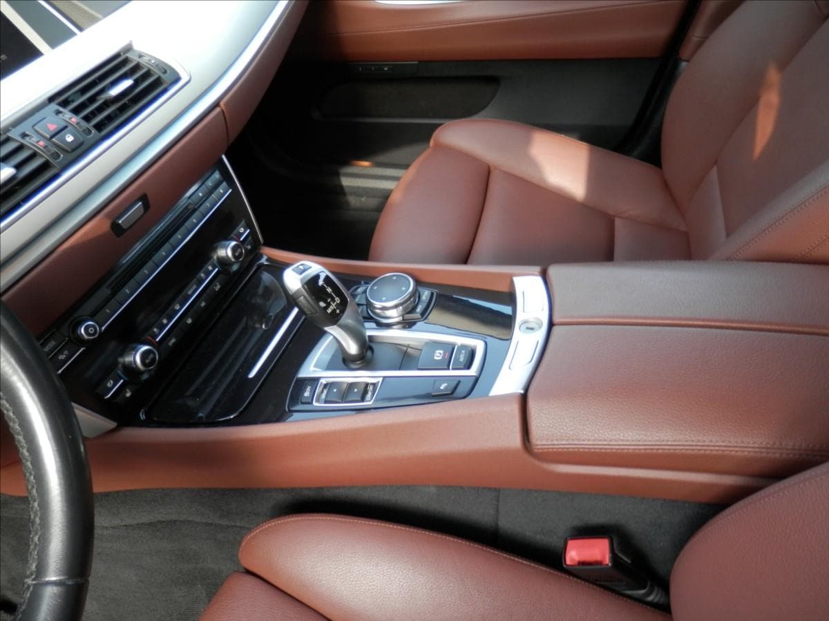 2015 BMW 5-Series - 13