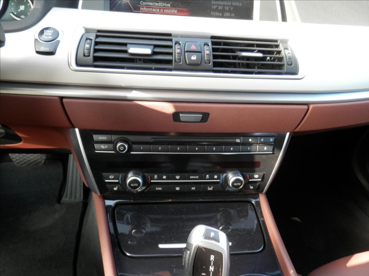 2015 BMW 5-Series - 11