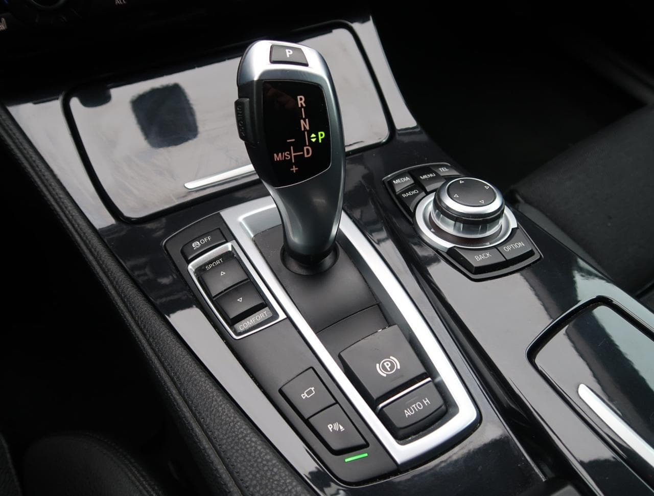 2013 BMW 5-Series - 19