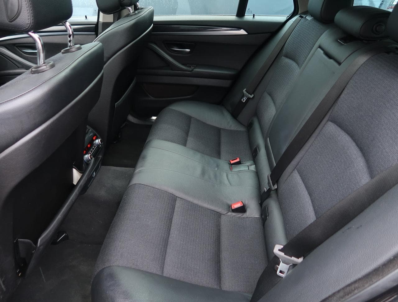 2013 BMW 5-Series - 15