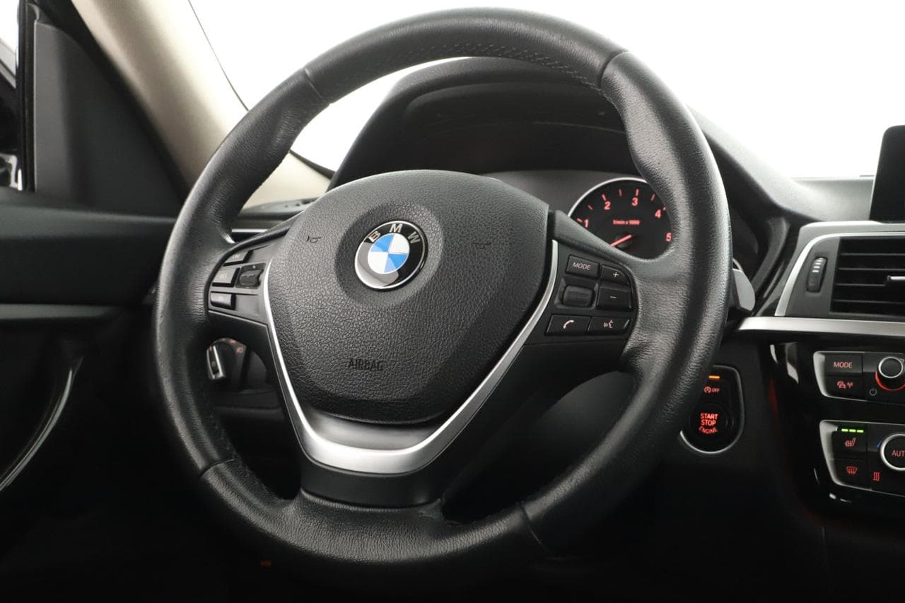 2017 BMW 3-Series - 14