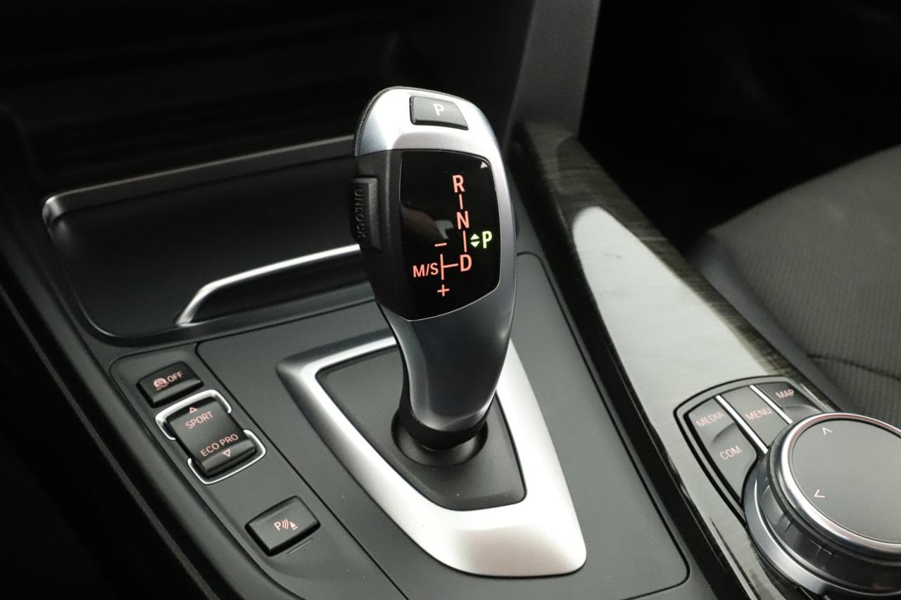 2017 BMW 3-Series - 16