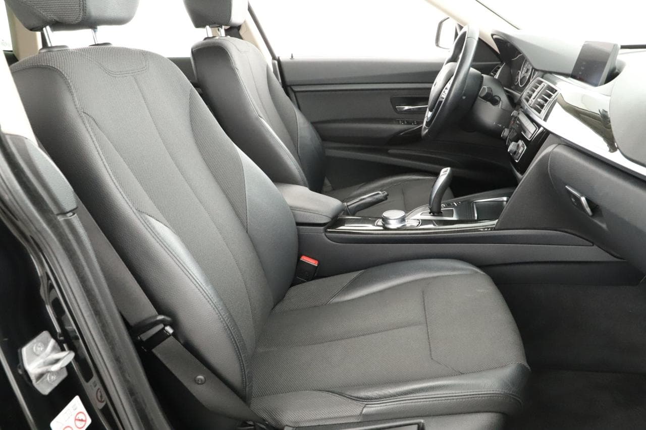 2017 BMW 3-Series - 10