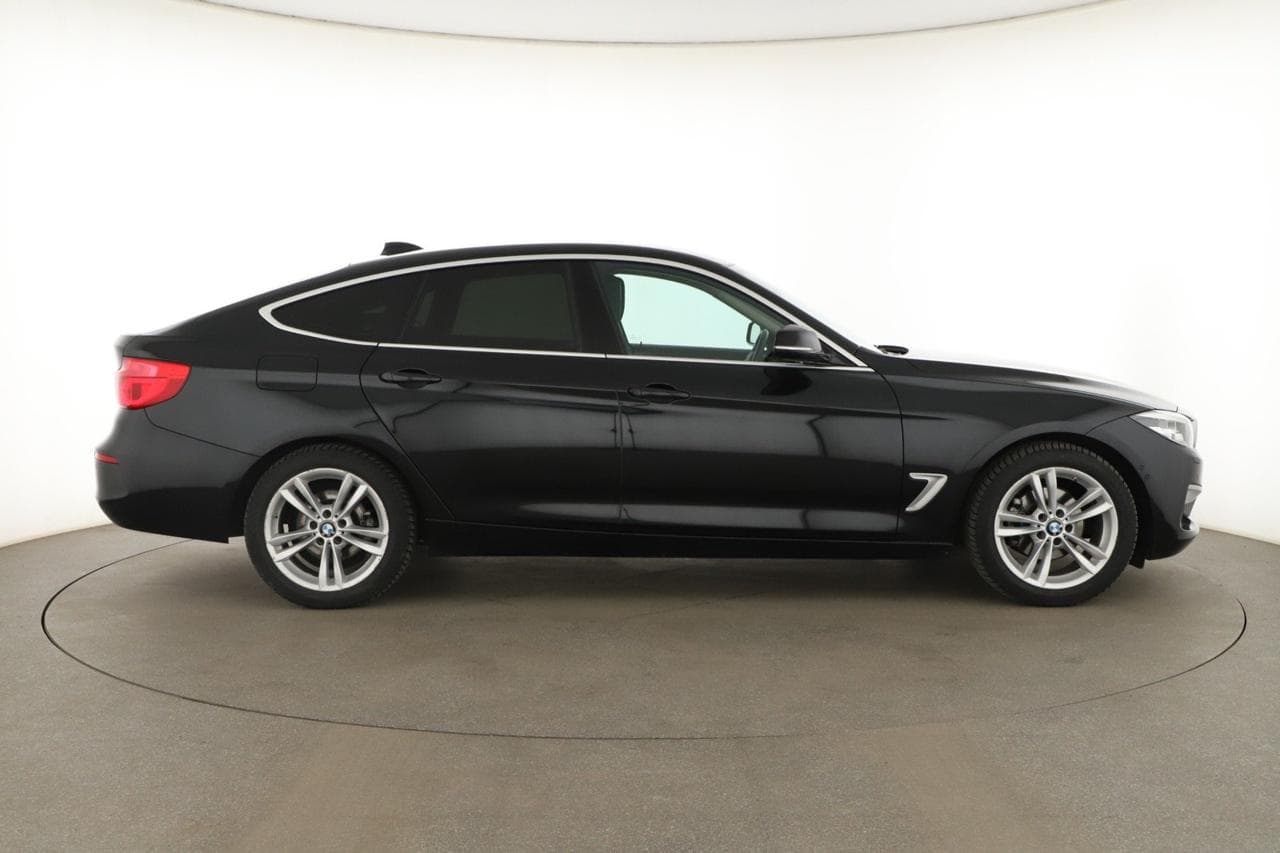 2017 BMW 3-Series - 8