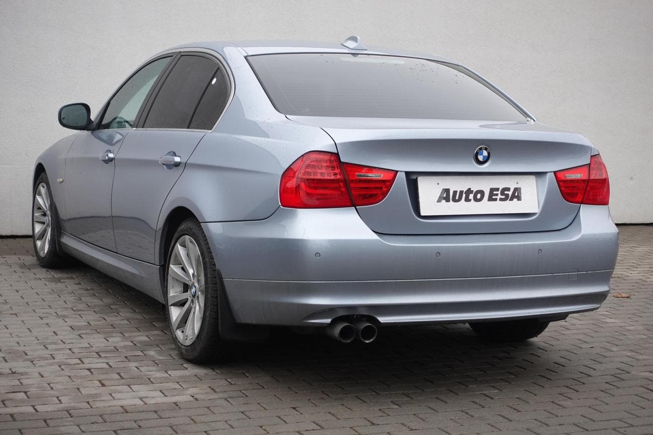 2010 BMW 3-Series - 6