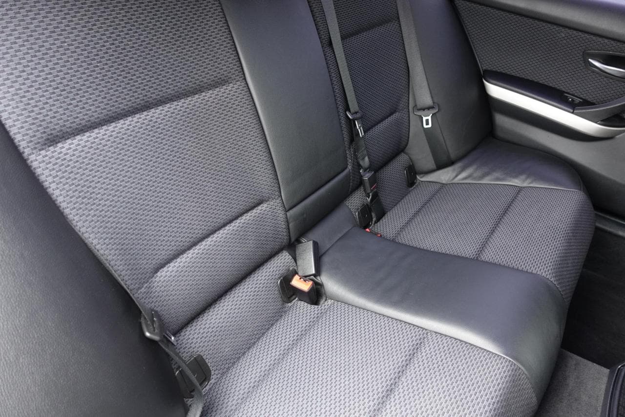 2010 BMW 3-Series - 13