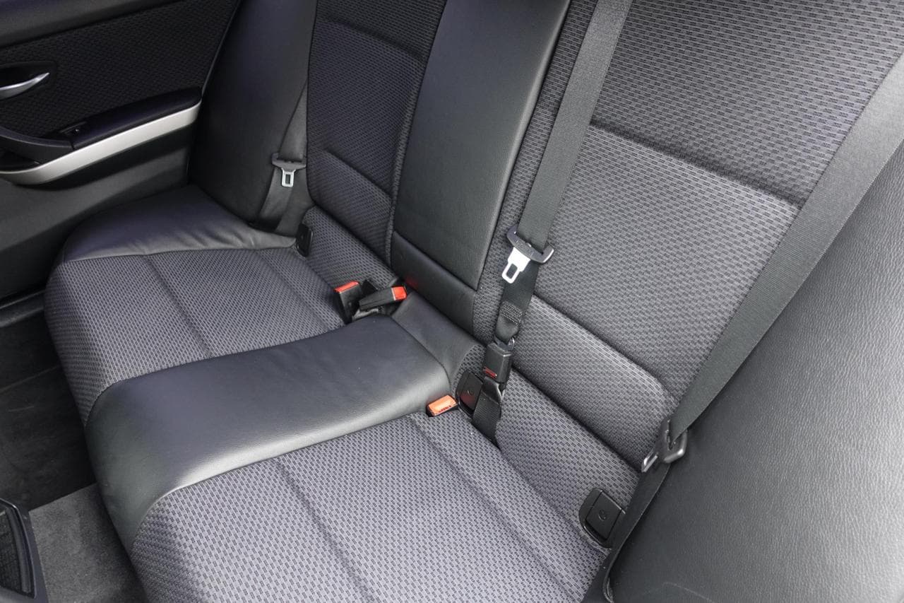 2010 BMW 3-Series - 11