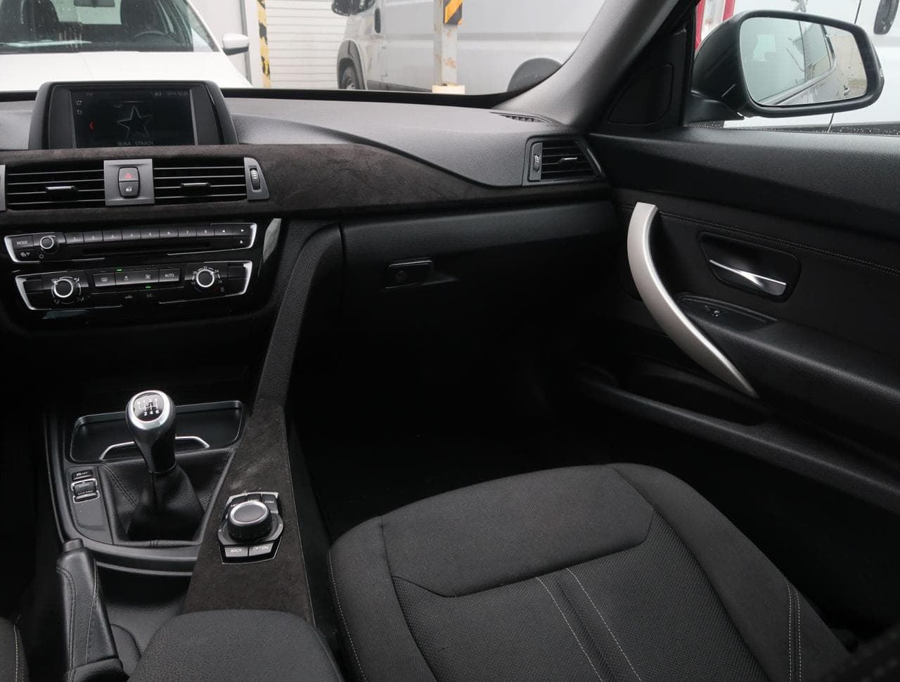 2017 BMW 3-SERIES - 11