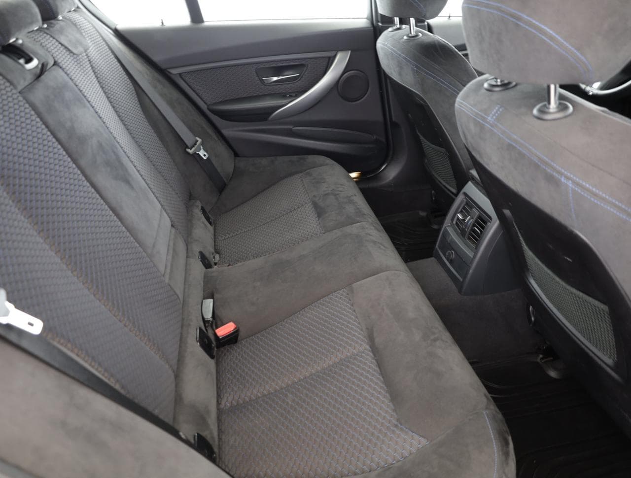 2012 BMW 3-Series - 11