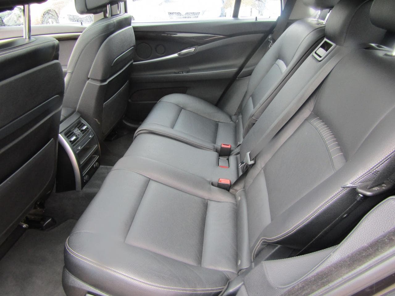 2017 BMW 5-Series - 10