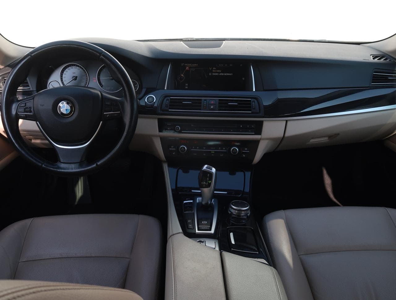 2016 BMW 5-Series - 10