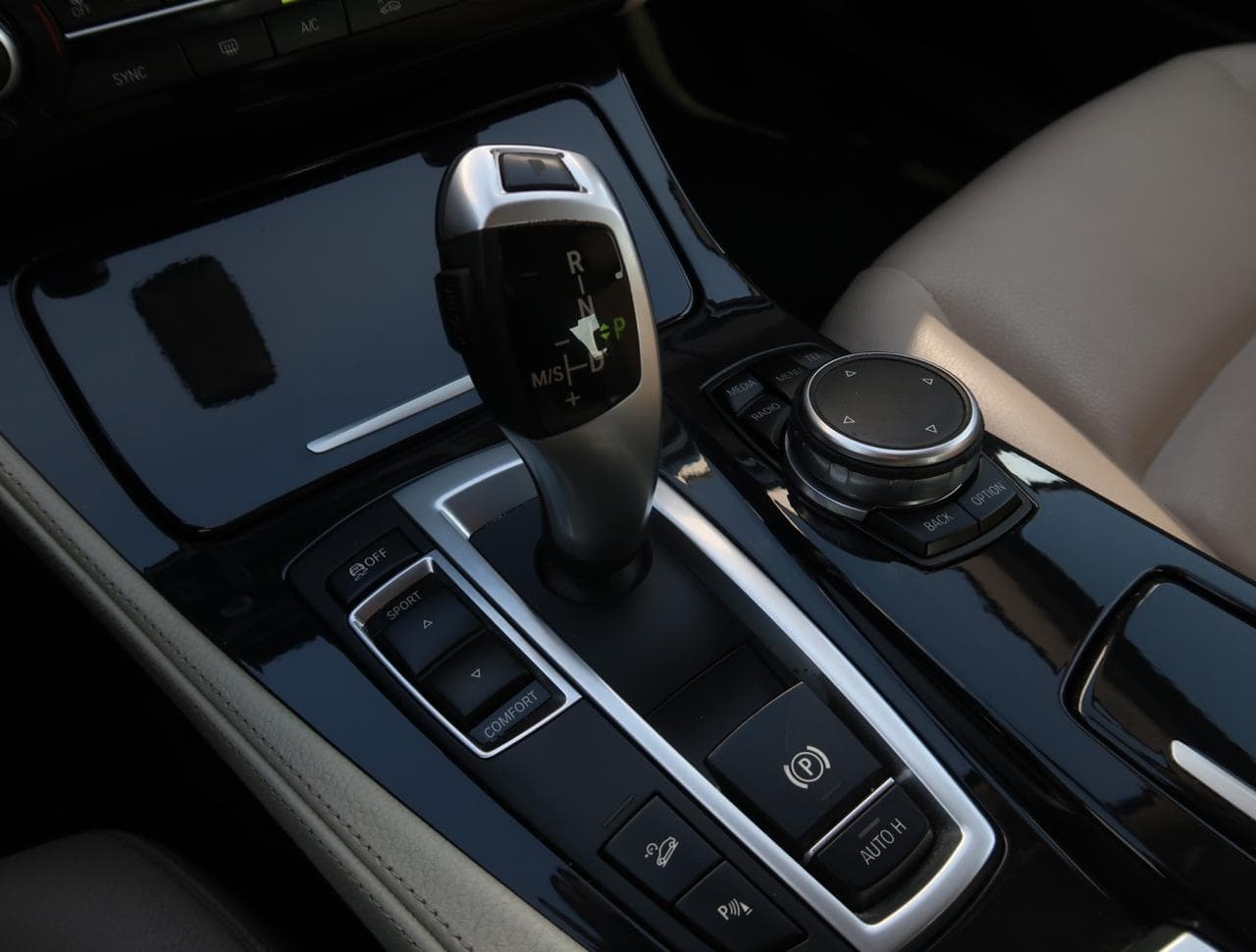 2016 BMW 5-Series - 19