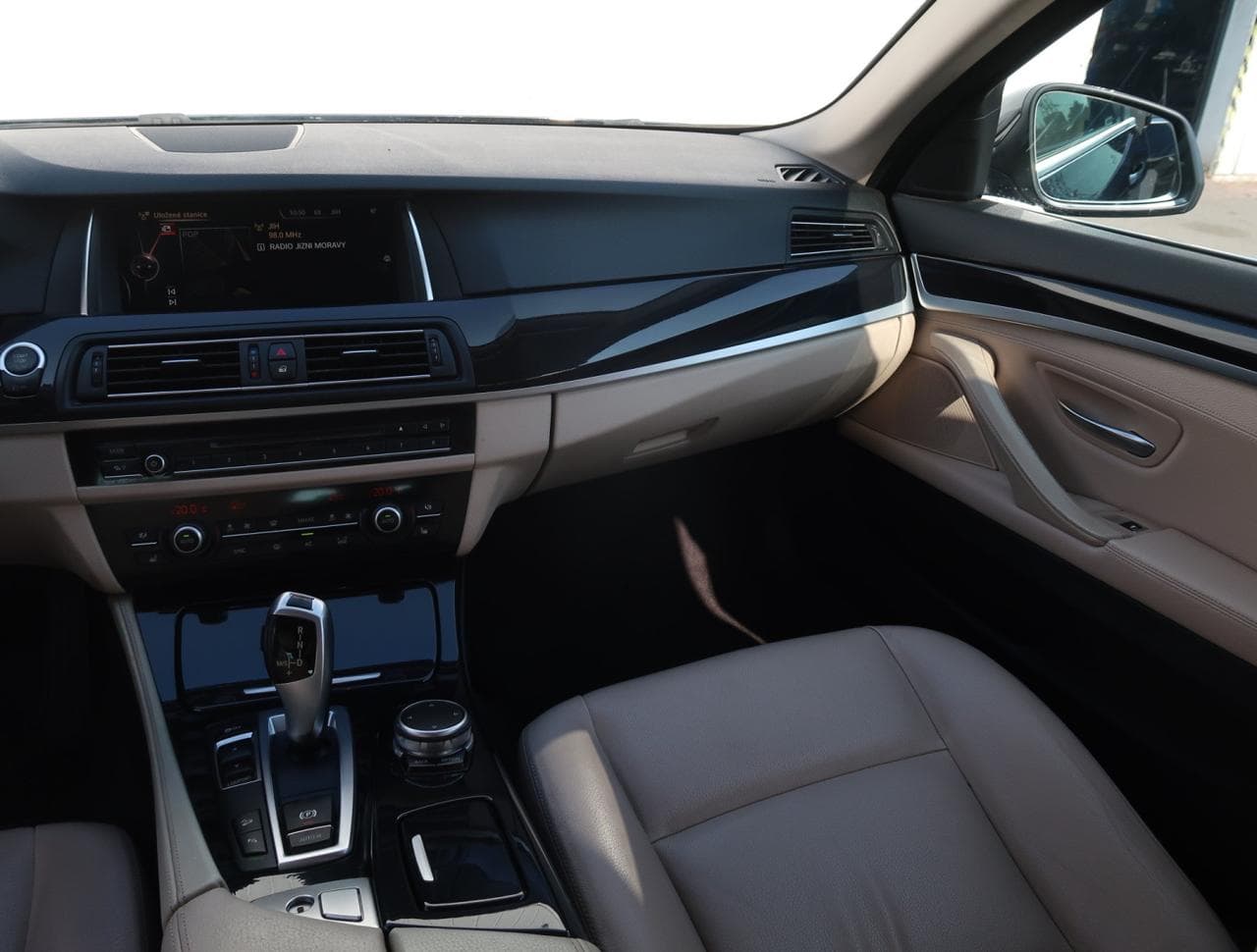 2016 BMW 5-Series - 11