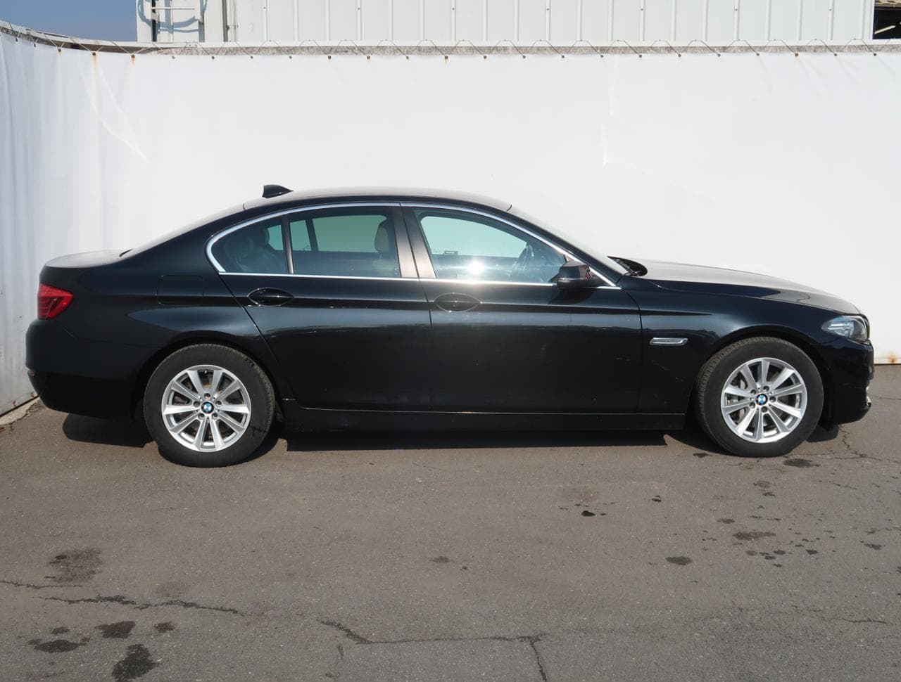 2016 BMW 5-Series - 8