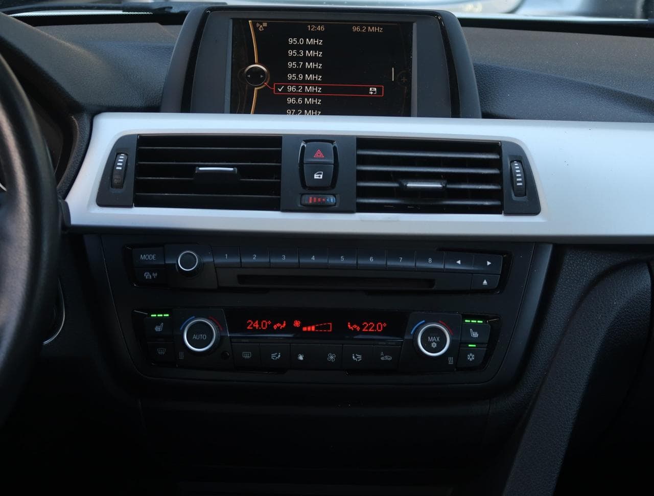 2012 BMW 3-SERIES - 18