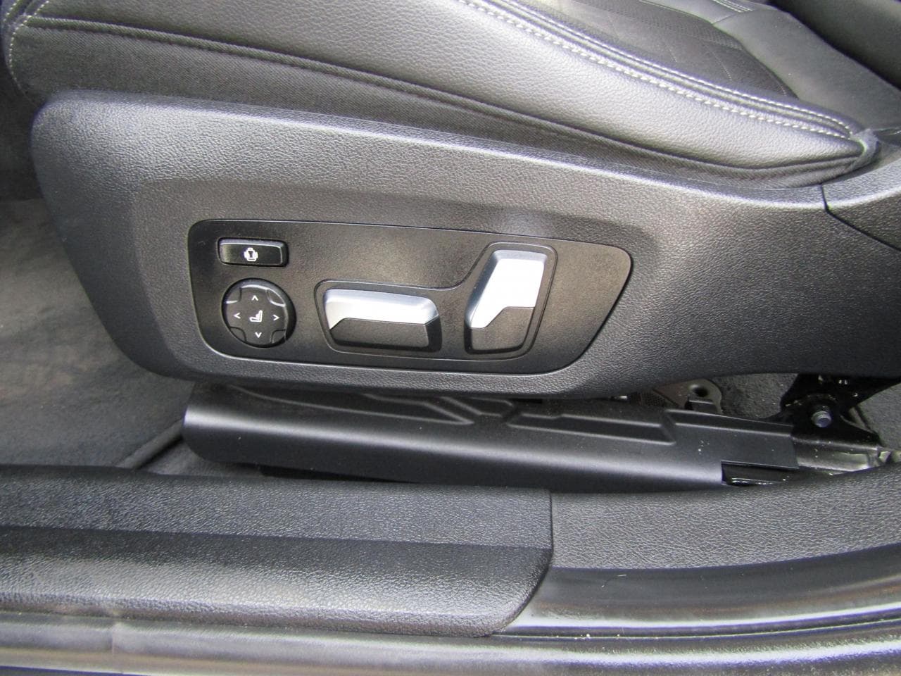 2019 BMW 3-Series - 12