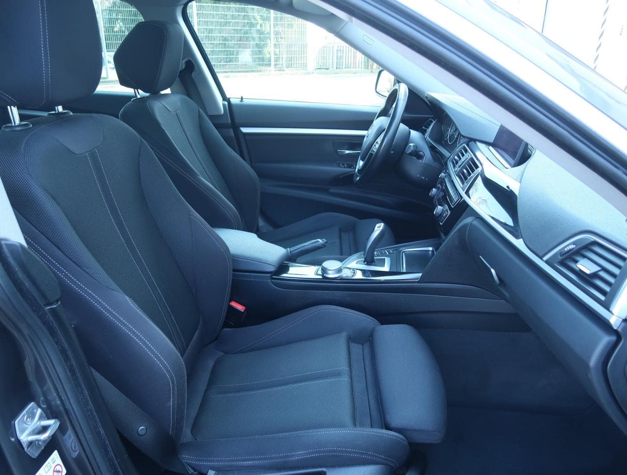 2020 BMW 3-Series - 12