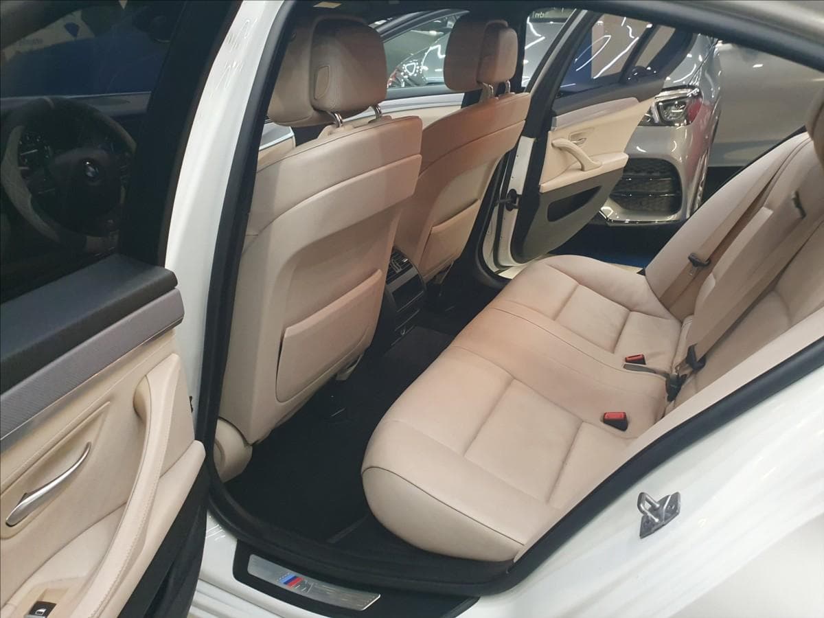 2011 BMW 5-SERIES - 11