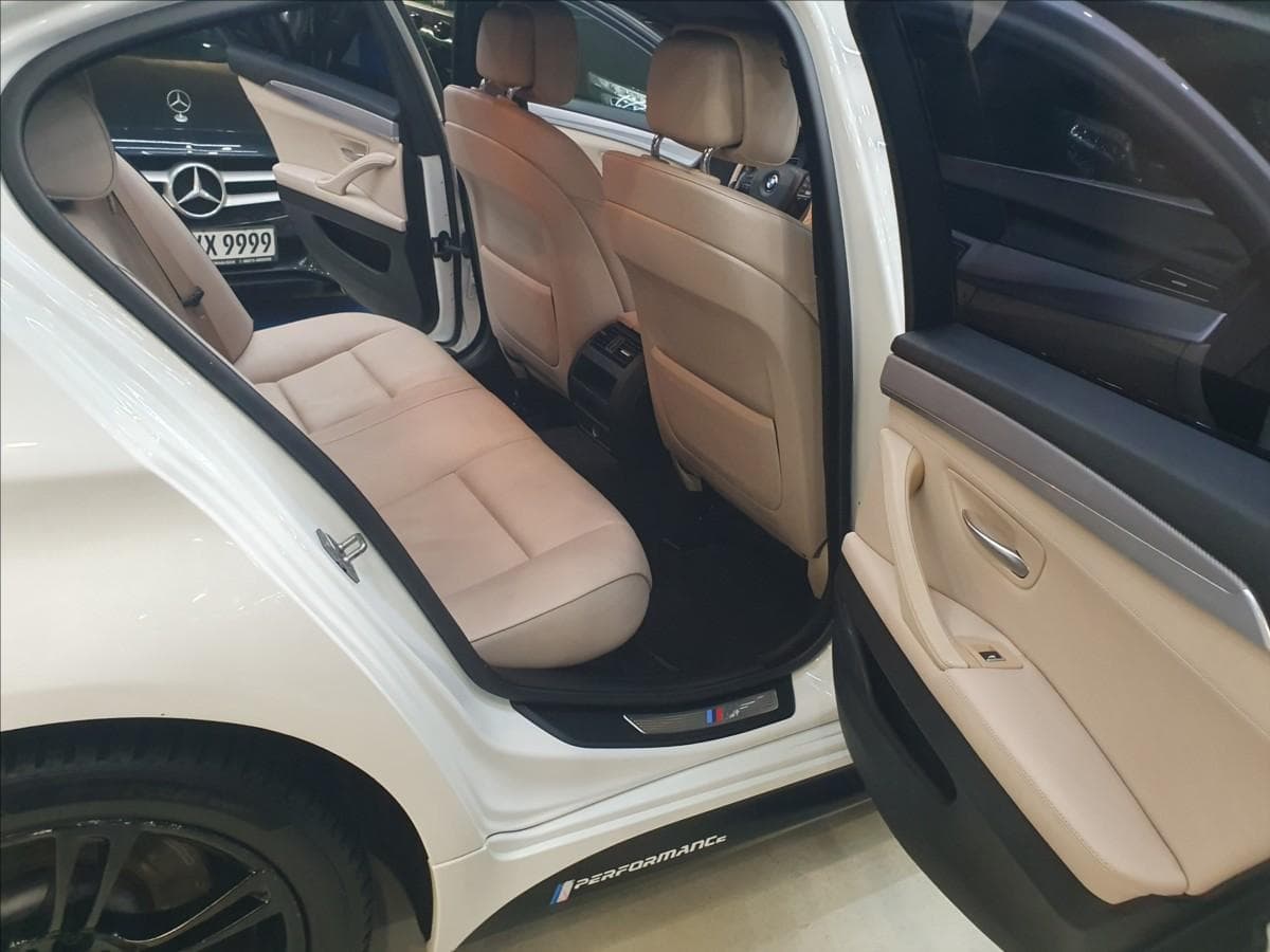 2011 BMW 5-SERIES - 10