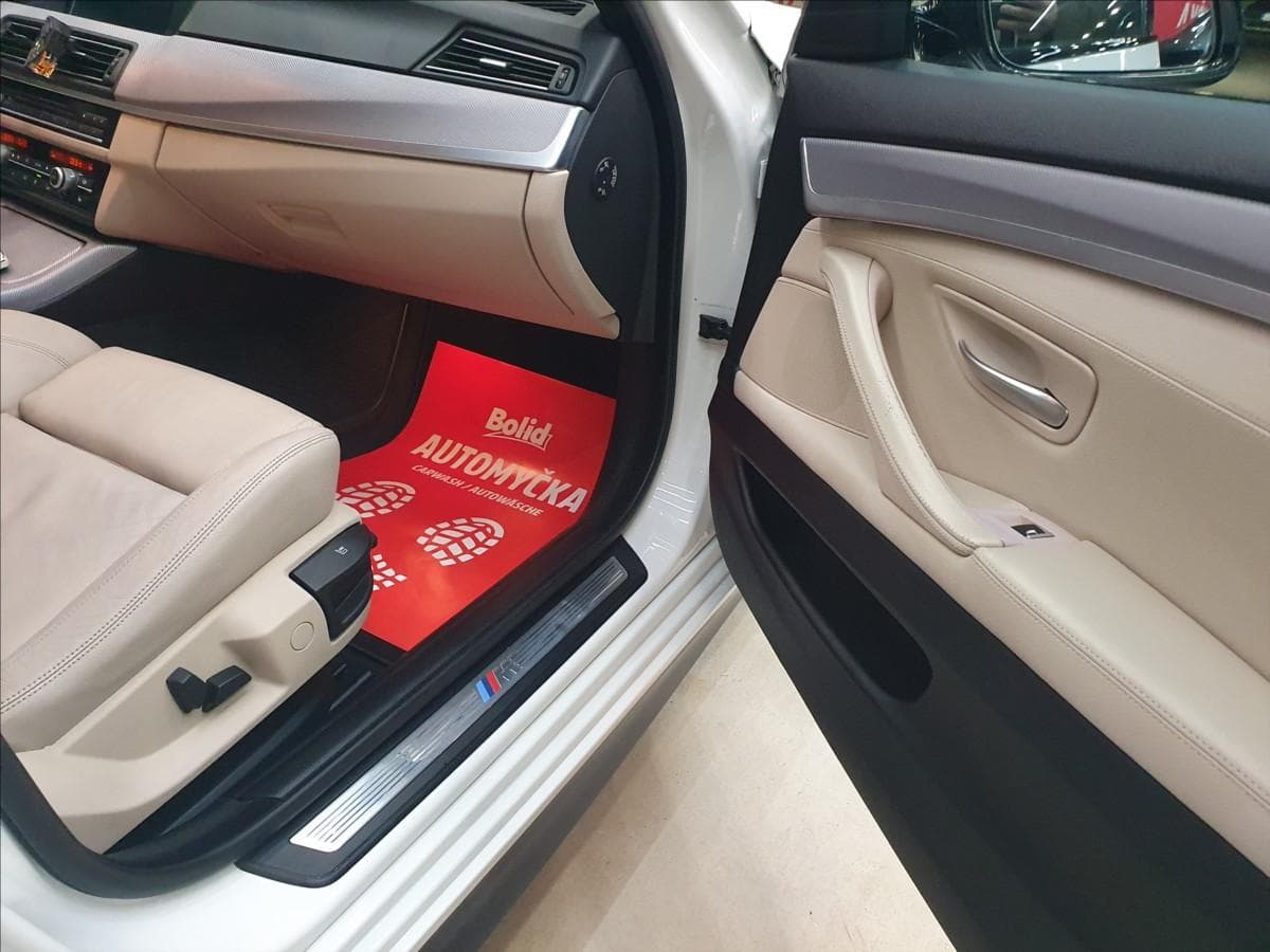 2011 BMW 5-SERIES - 9