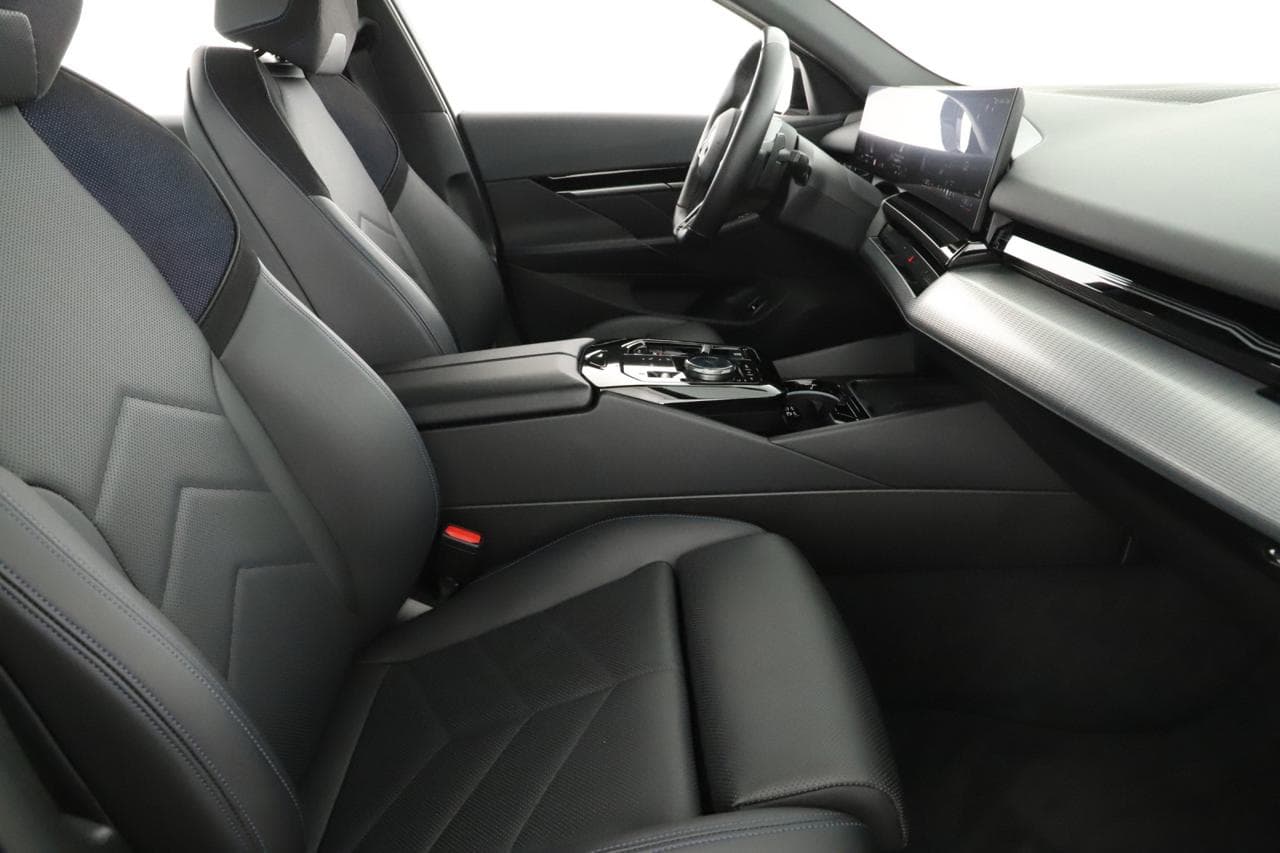 2023 BMW 5-Series - 10