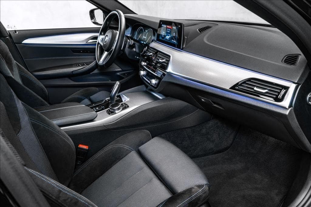 2017 BMW 5-Series - 21