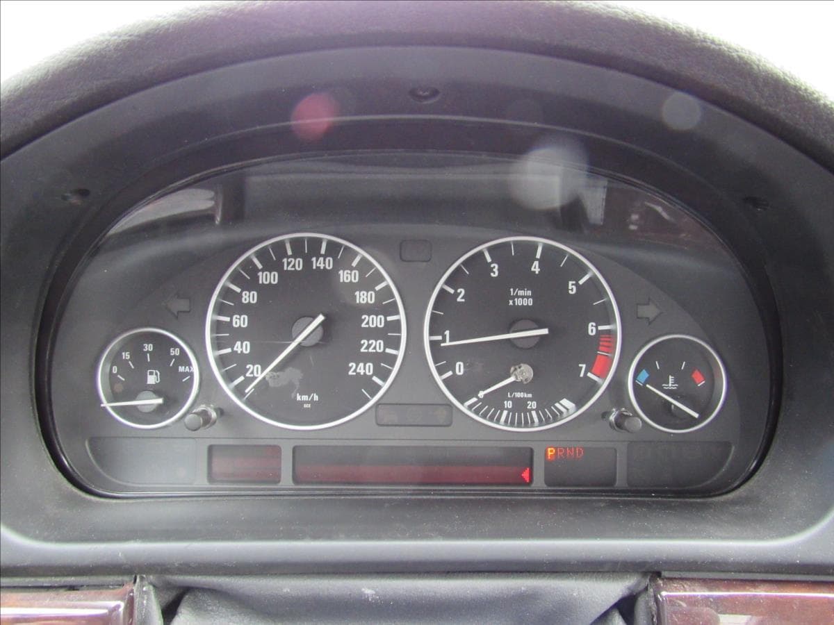 2003 BMW 5-Series - 25