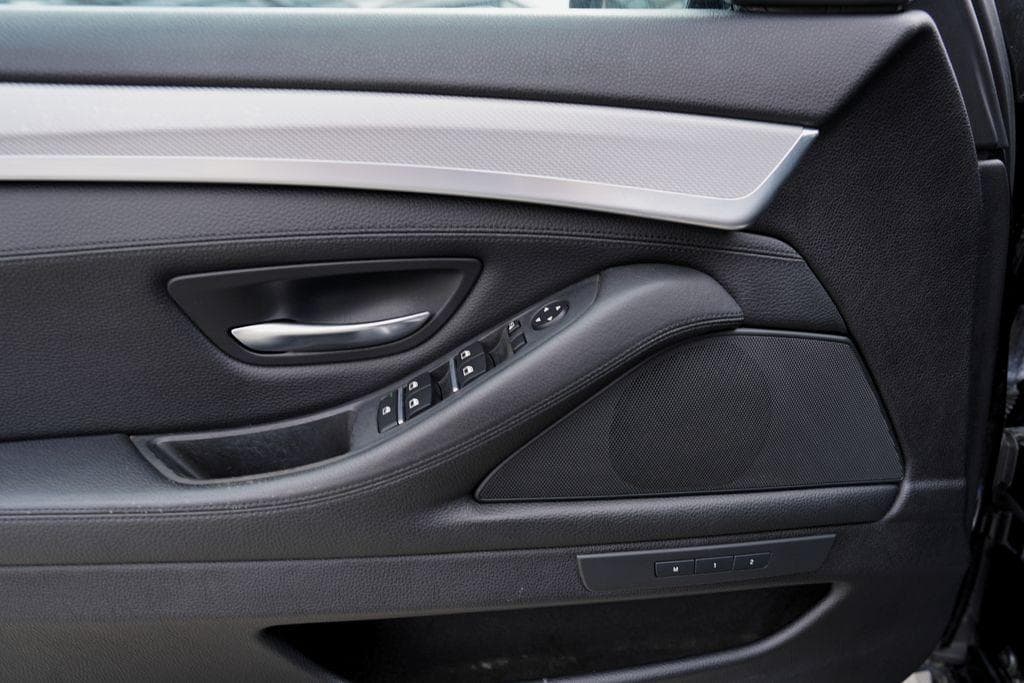 2011 BMW 5-SERIES - 17