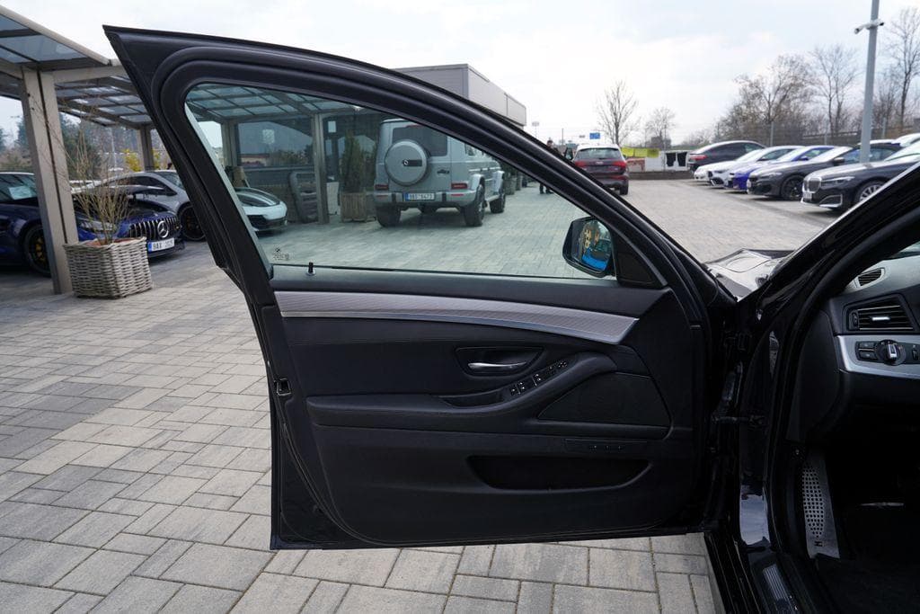 2011 BMW 5-SERIES - 16