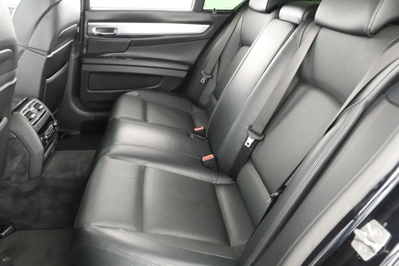 2011 BMW 7-Series - 12