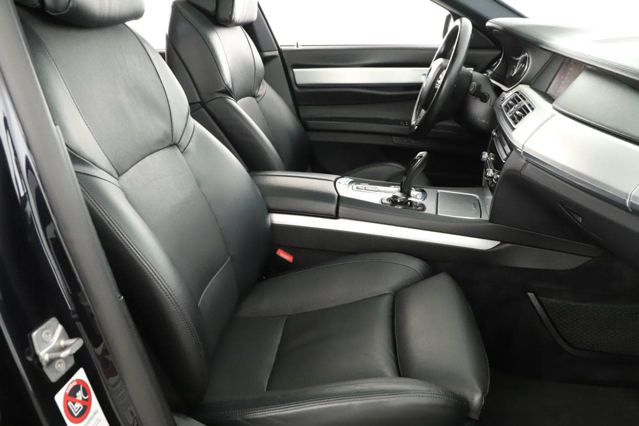 2011 BMW 7-Series - 10