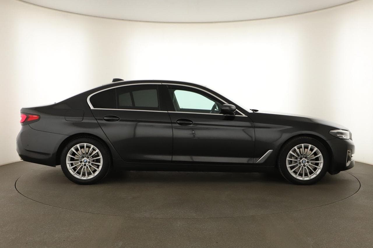 2023 BMW 5-SERIES - 8