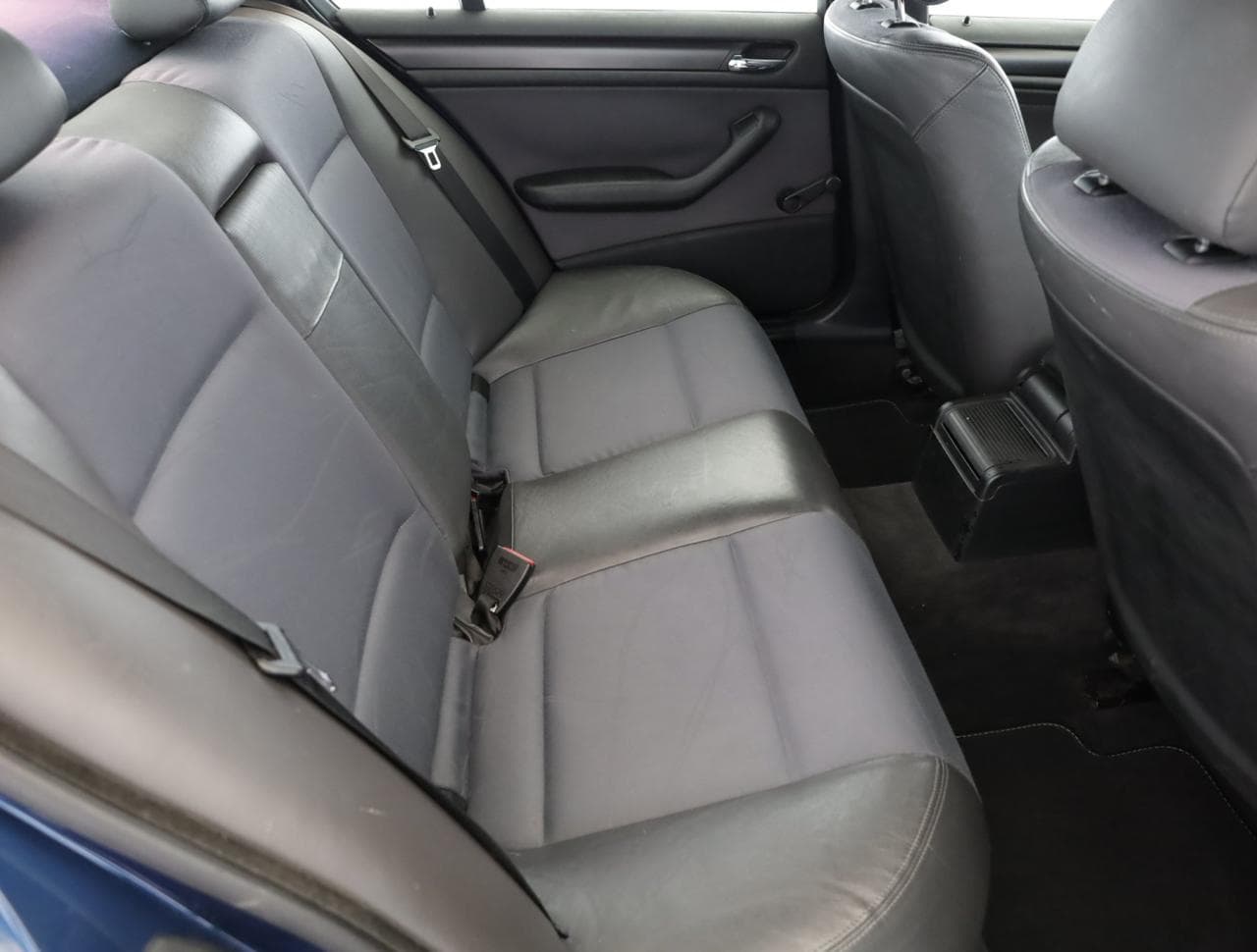 2004 BMW 3-SERIES - 21