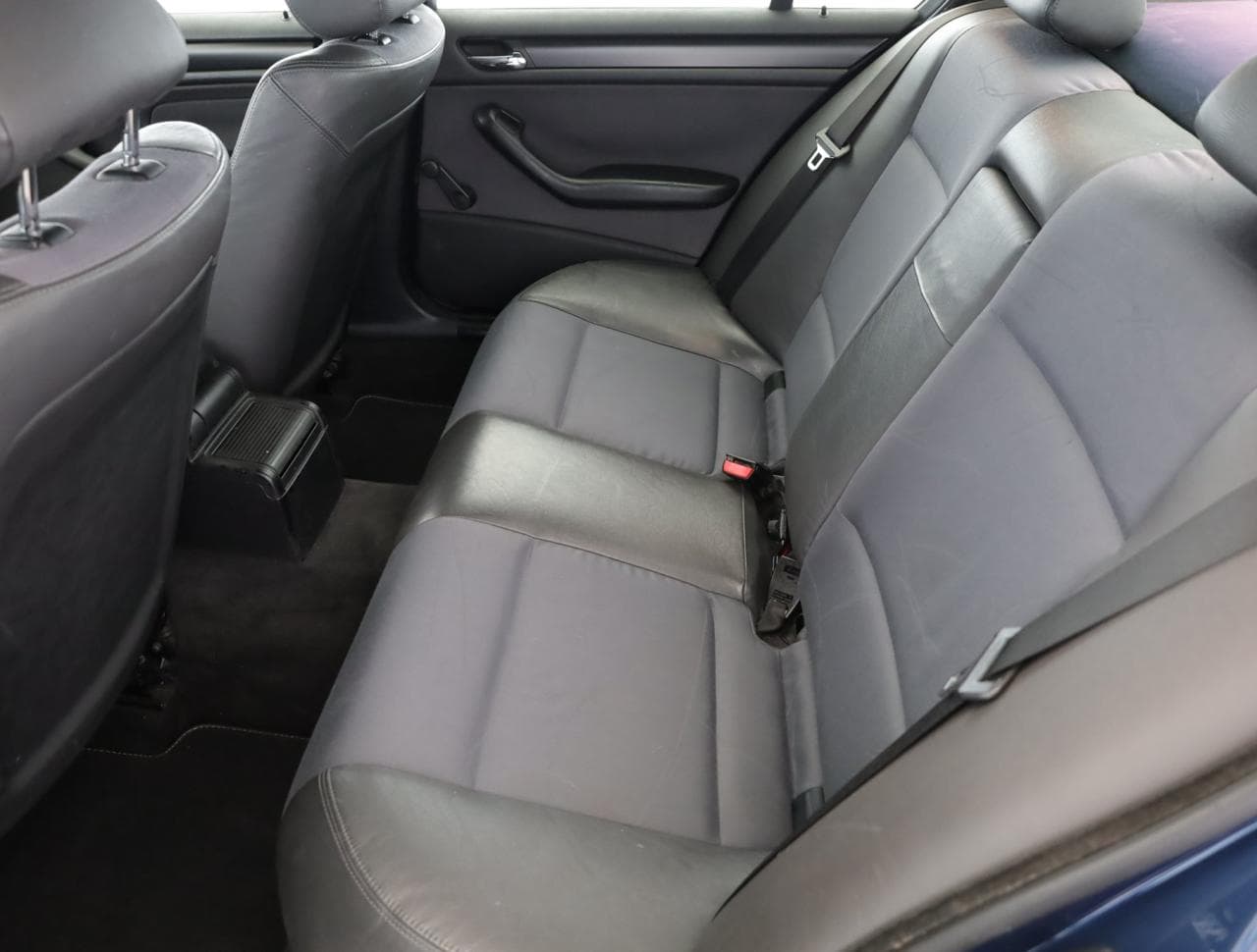 2004 BMW 3-SERIES - 23