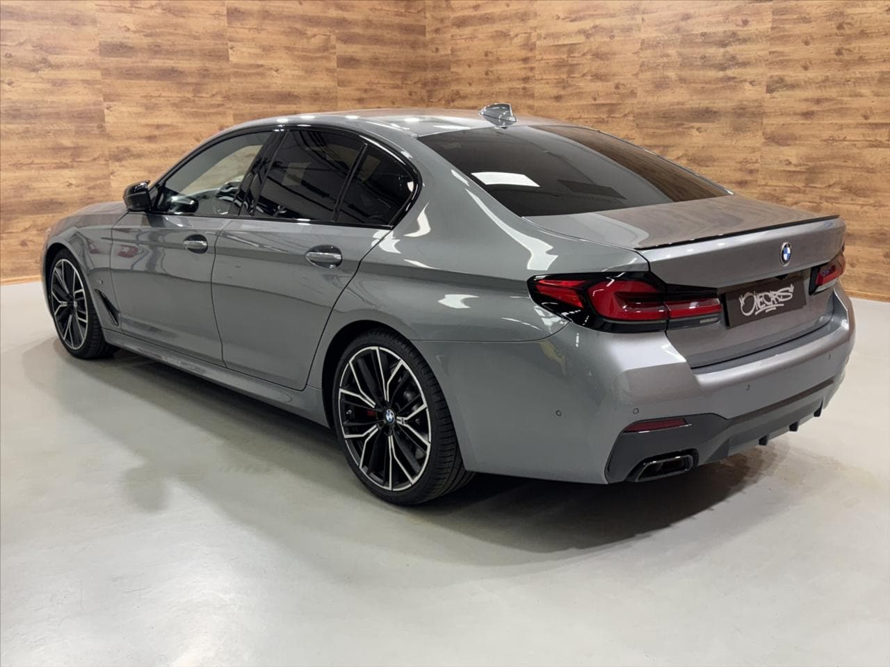 BMW 5-SERIES - 2
