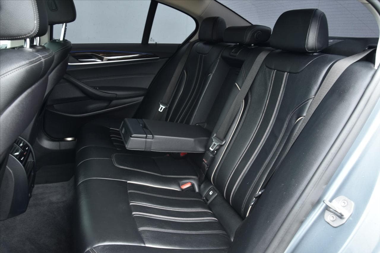 2018 BMW 5-SERIES - 11