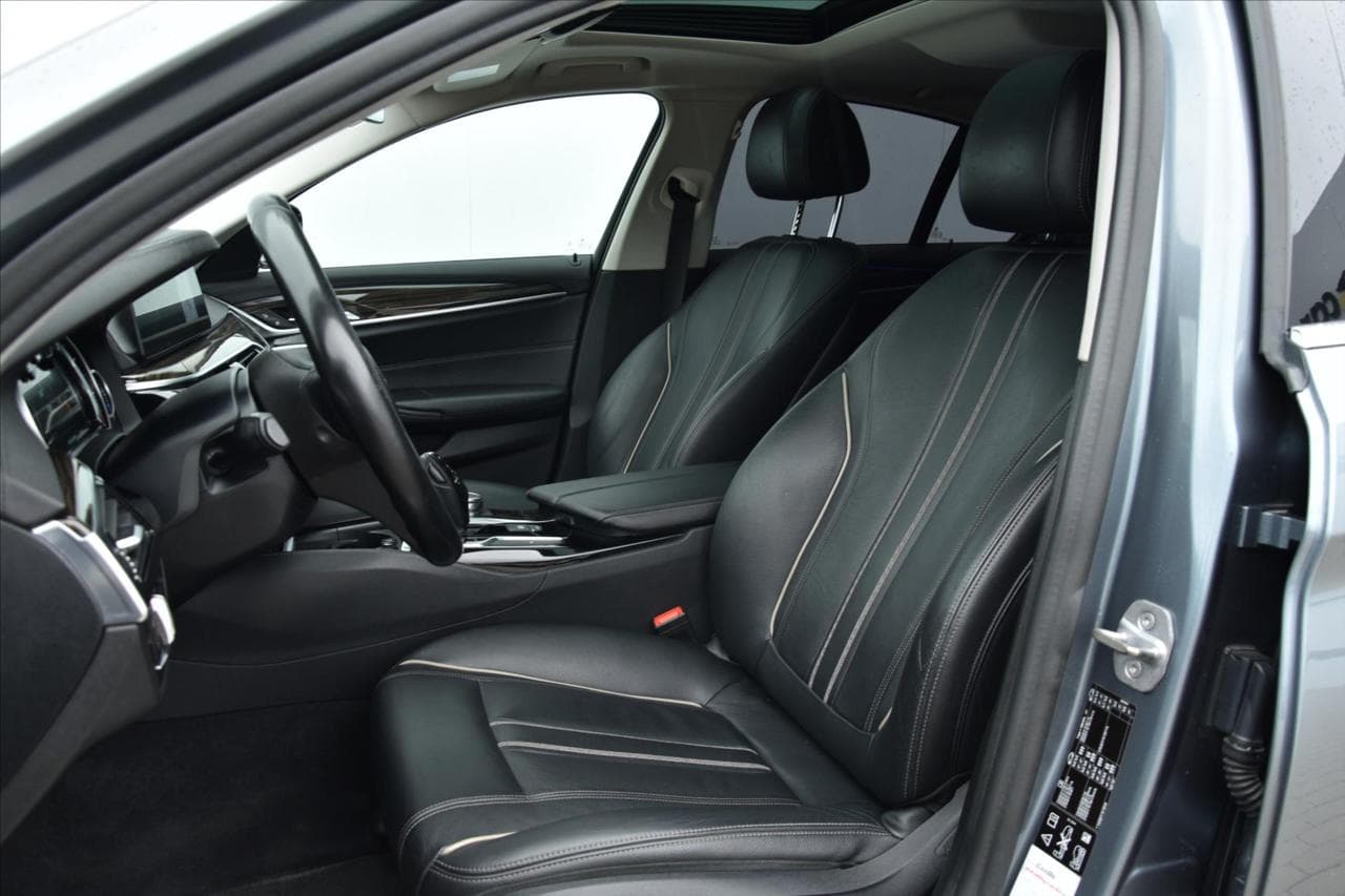 2018 BMW 5-SERIES - 10