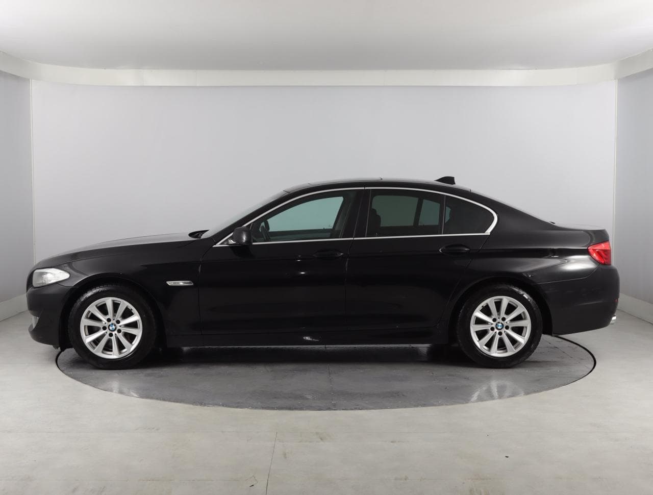 2013 BMW 5-SERIES - 8